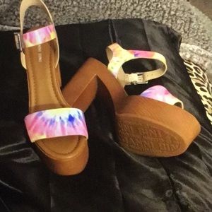 NEW. GIANNI. . BINI. HELLS.  SHOES